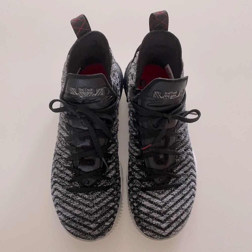 Nike LeBron 16XVI Men’s 10.5